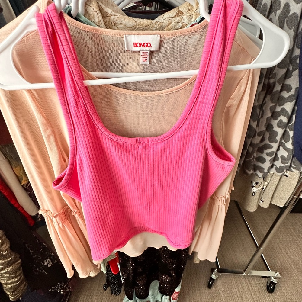 #217 Women’s Tilly’s Pink Ribbed Tank Top in Size L.